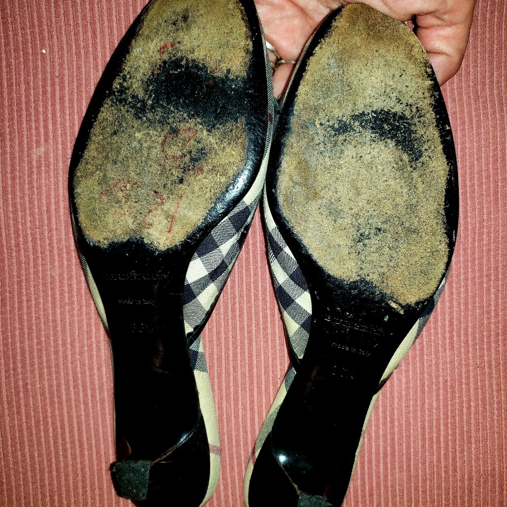 Authentic Burberry kitten heels - Picture 5 of 9